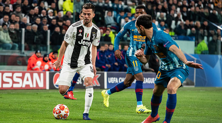 皮亚尼奇助攻c罗贴地斩